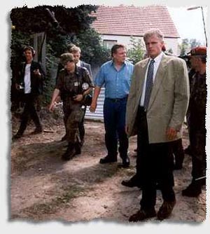 Verteidigungsminister Rühe besucht seine Truppe